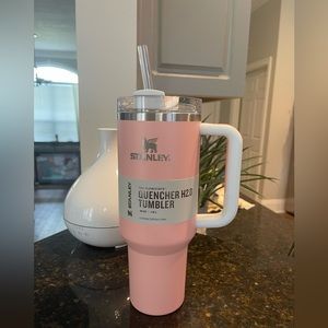 NIB Stanley 40 Oz Adventure Quencher Tumbler